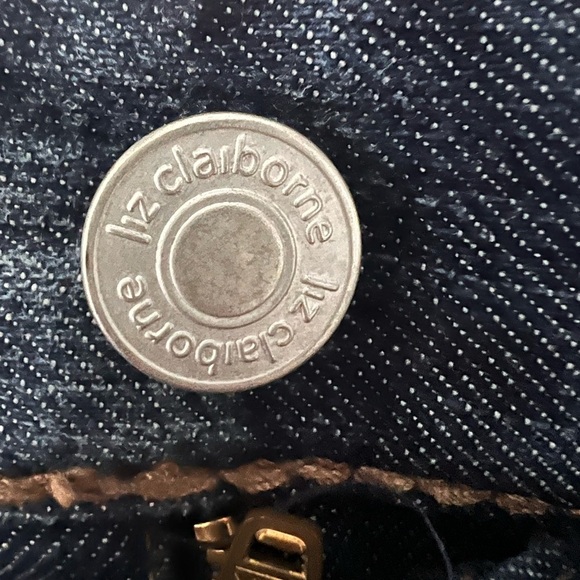Liz Claiborne Woman’s Dark Blue Straight Jeans - Size 8 - Picture 5 of 16